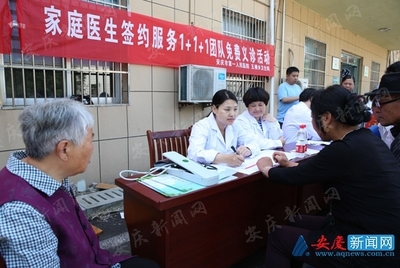 家庭醫(yī)生服務(wù)隊(duì)進(jìn)社區(qū)，義診與健康咨詢暖人心